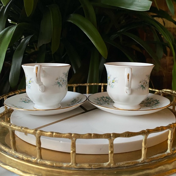 1960’s Pair of Queen Anne 8564 Floral Teacups + Saucers - Vintage Bone China Set - Picture 6 of 11